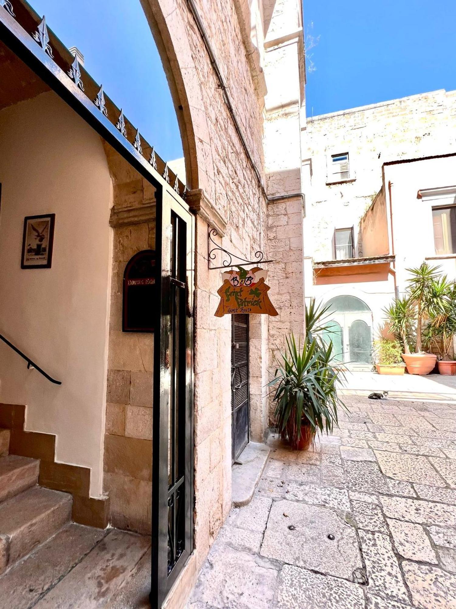 Casa Vacanza Saint Patrick Barletta Bagian luar foto