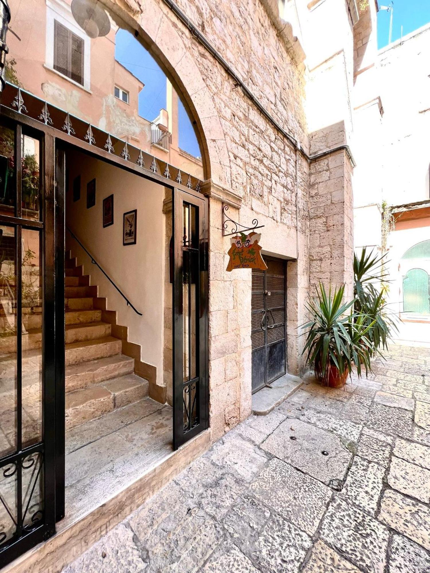 Casa Vacanza Saint Patrick Barletta Bagian luar foto